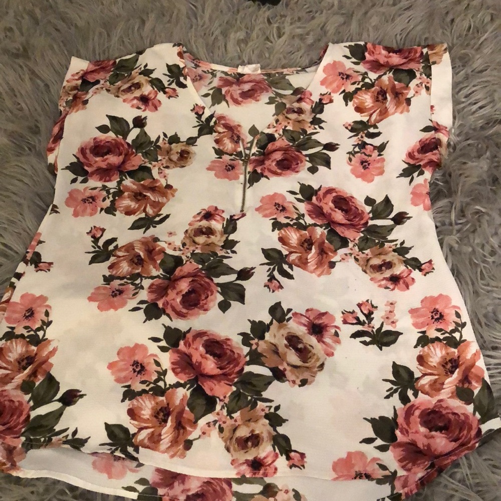 🚨FREE w/ 2+ Bundle 🤗 Floral Blouse